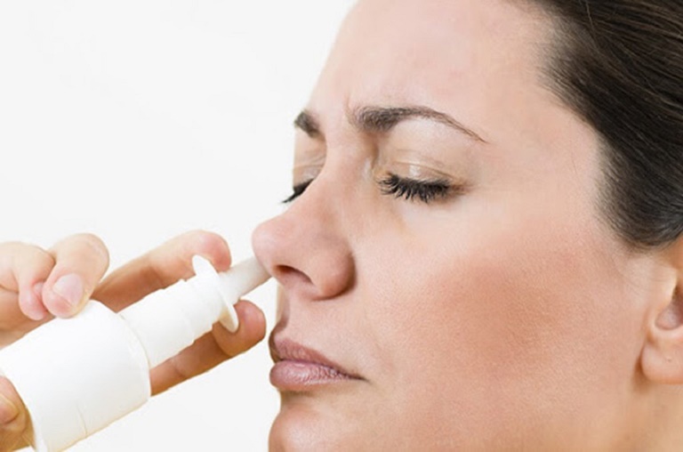 Điều trị viêm xoang mạn tính bằng thuốc xịt mũi chứa hoạt chất co mạch