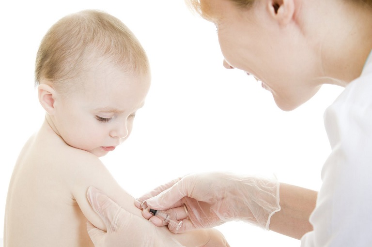Tiêm vắc xin là biện pháp phòng ngừa ho gà tốt nhất cho trẻ
