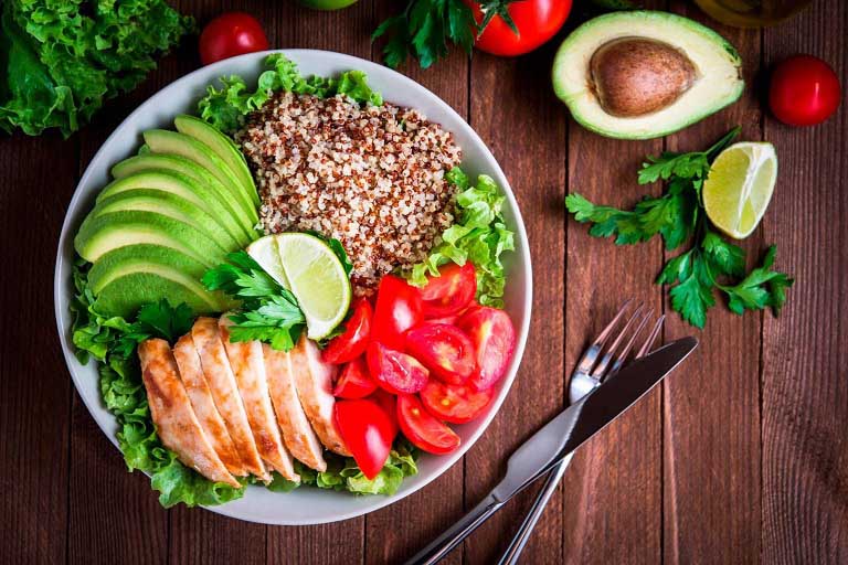 Rau xanh, ngũ cốc giàu chất xơ và vitamin tốt