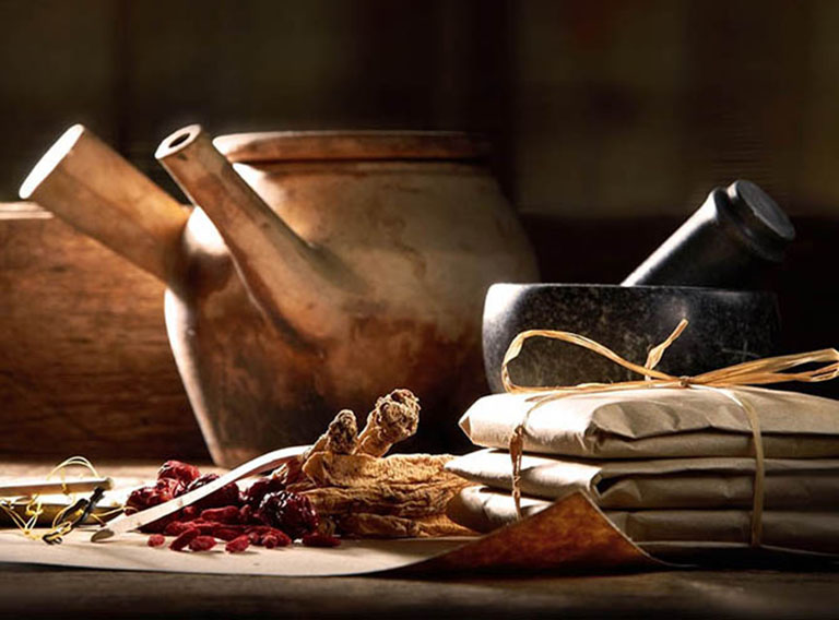 Đông y dùng các thảo dược lành tính, tác dụng chữa bệnh từ gốc rễ