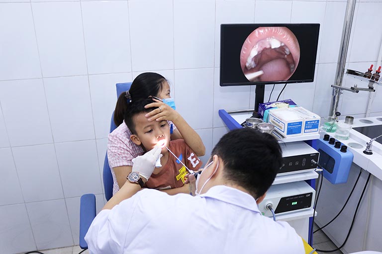Nội soi tai mũi họng giúp bác sĩ có chẩn đoán chính xác về tình trạng thương tổn hầu họng của người bệnh