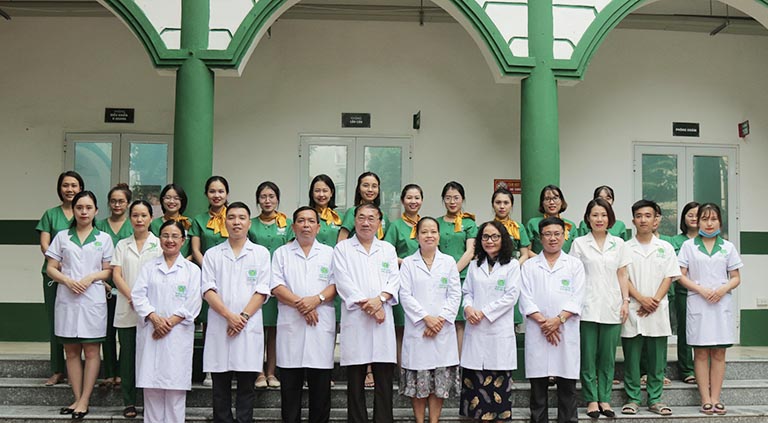 Đội ngũ chuyên gia và cán bộ Bệnh viện YHCT Tai Mũi Họng Quân dân 102