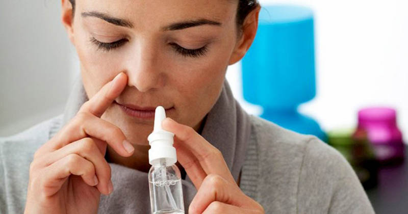 Vệ sinh mũi sạch sẽ giúp loại bỏ nguy cơ viêm xoang trán gây đau đầu