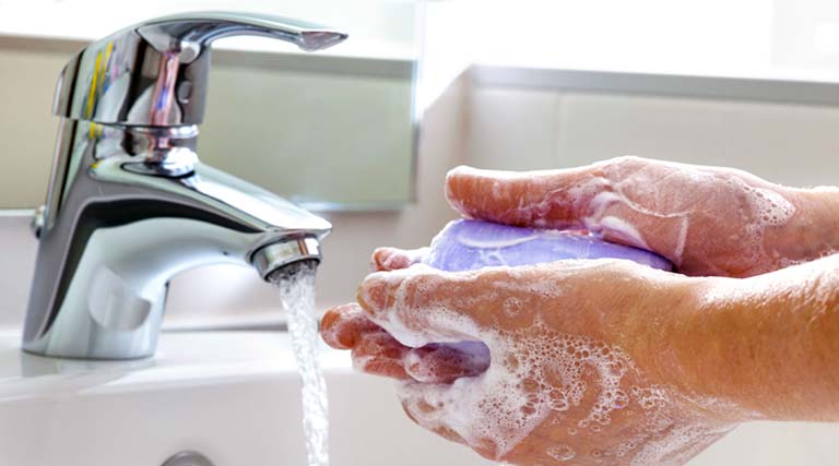 Thường xuyên vệ sinh tay sạch sẽ để hạn chế các bệnh hô hấp