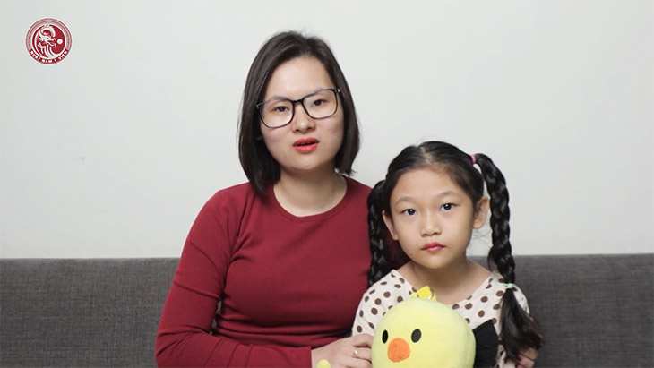 Chị Trang chia sẻ về quá trình chữa viêm mũi dị ứng cho con gái